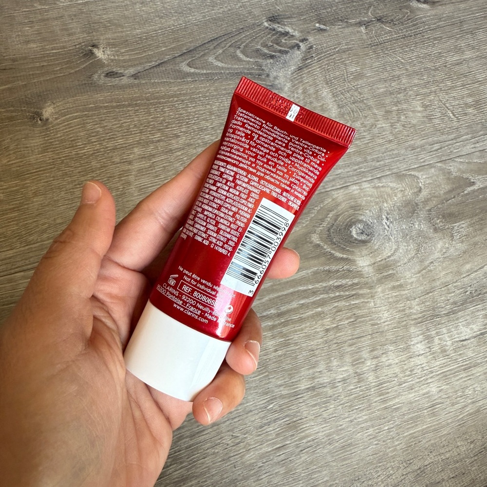 CLARINS Super Restorative Anti-Aging Abdomen and Waist Body Cream- 30ml - Picture 2 of 3